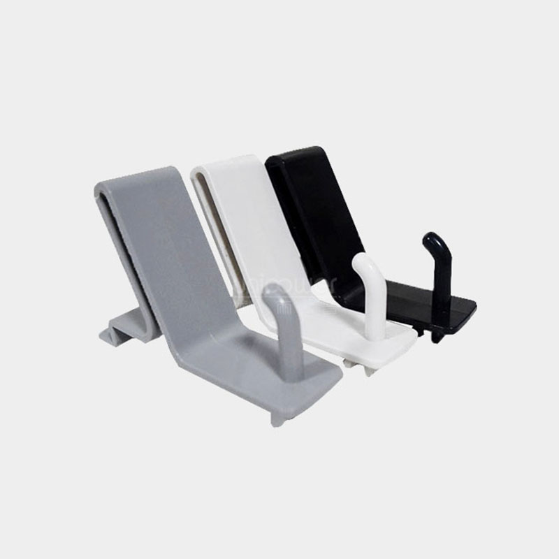 Пластиковые крючки для витрины Slatwall, висящие на одежде